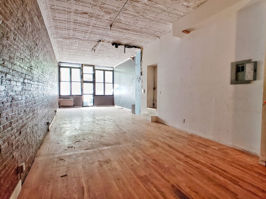 Primary Photo - 127 Tompkins Ave