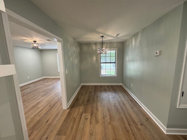 Building Photo - 2 Bed 1 Bath House