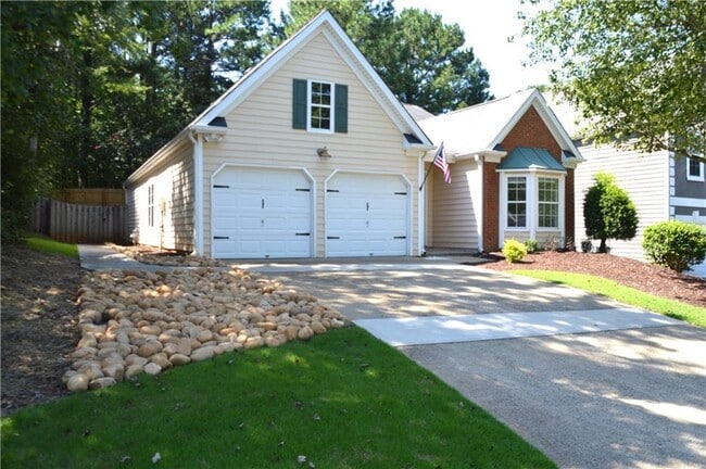 Building Photo - 2021 Crestview Way