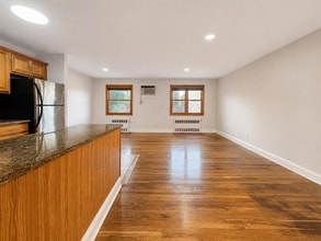 Building Photo - 90-10 70th Dr