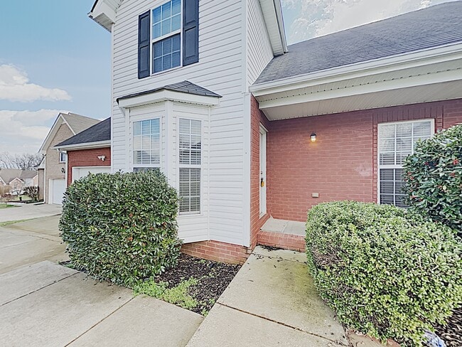 Building Photo - 280 Iris Dr