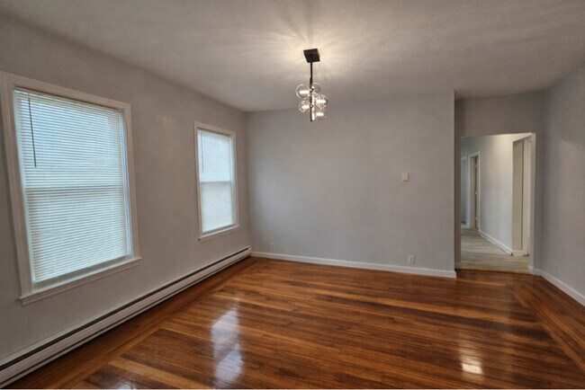 Building Photo - 77 Dunham St