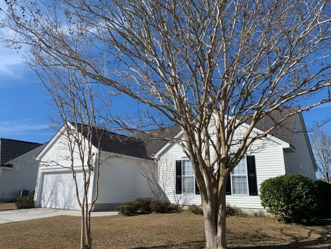 Foto del edificio - Single Story home in Village Green!