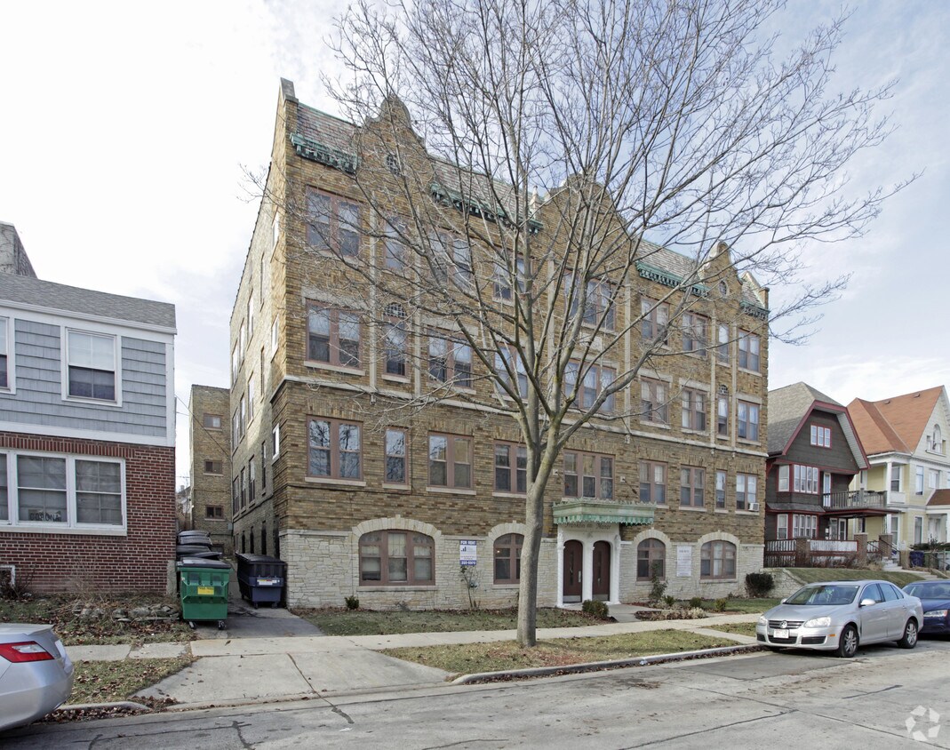 Franklin Manor Apartments Milwaukee, WI