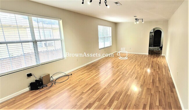 Foto del edificio - 2722 B M Montgomery St