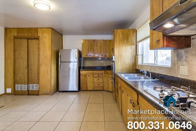 Building Photo - 2 br, 1 bath Duplex - 1610 Jay St # B