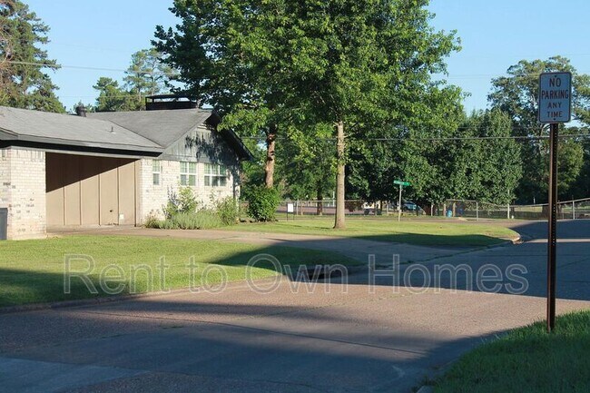 Building Photo - 201 Redwater Rd