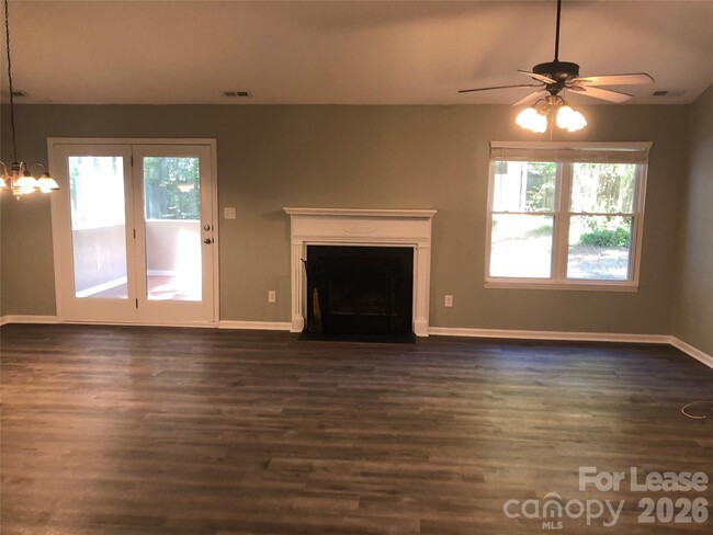 Building Photo - 3700 Sandberry Dr