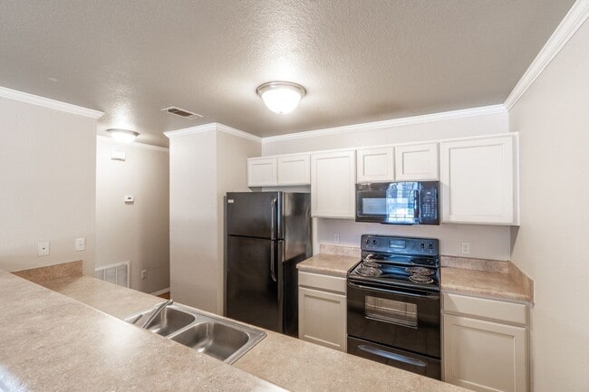 Building Photo - 2763 Oakview Rd