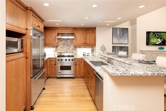 Building Photo - 512 Avocado Ave