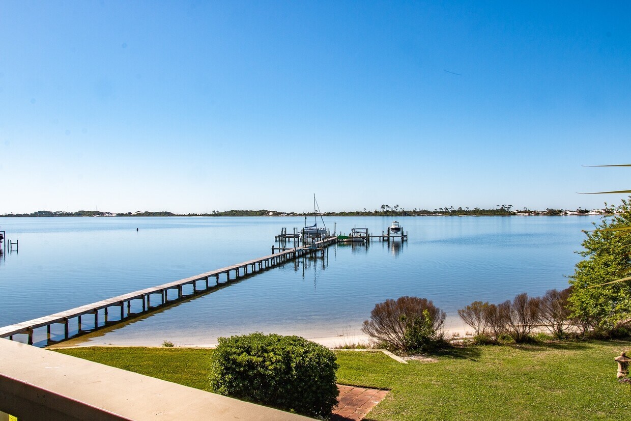 Foto principal - 3/2 1200 SF condo on the Intercoastal West...