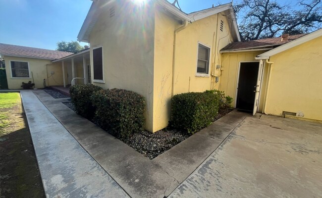 Foto del edificio - 800 N West St