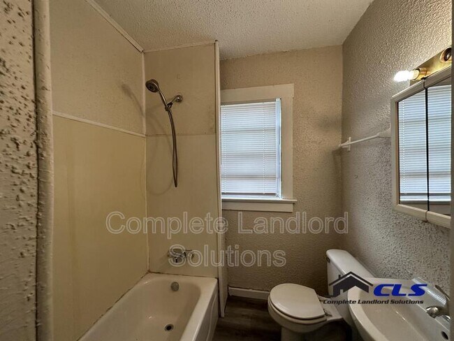 Foto del edificio - 1233 S 10th St