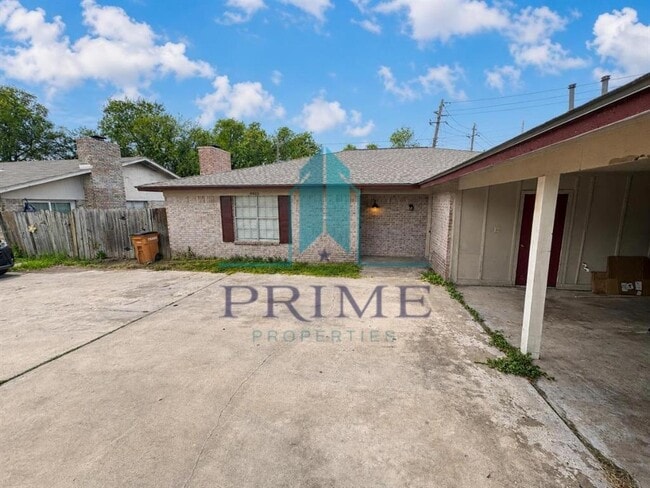 Building Photo - 9900 Randall Dr