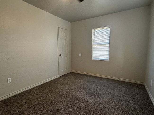 Foto del edificio - 1804 NW Hoover Ave