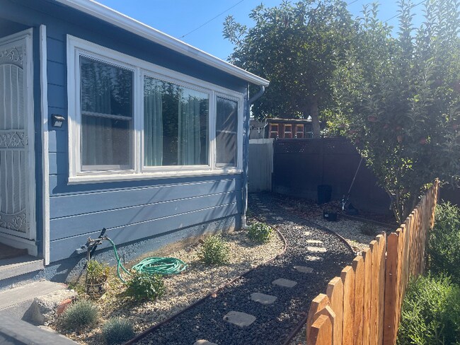 Building Photo - 1460 Marelia Ct