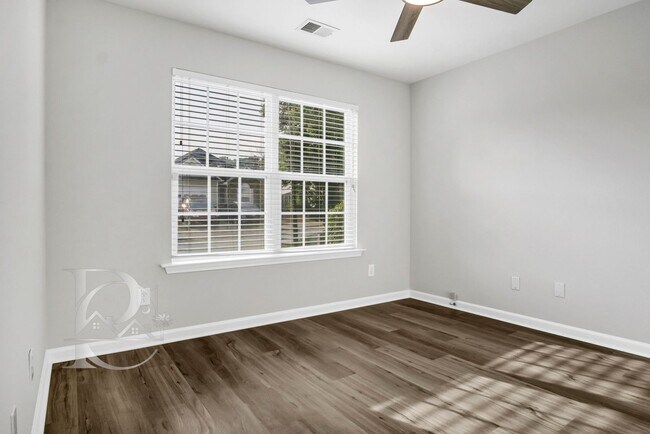 Building Photo - TWO BEDROOM GARDEN HOME IN GATED COMMUNITY