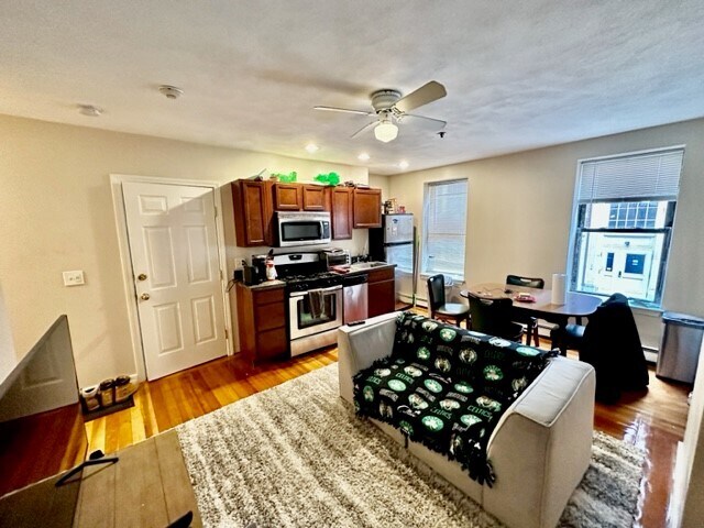 Primary Photo - 10 Hull St