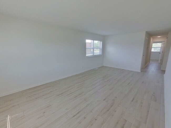 Foto del edificio - 5BR Renovated Home - Accepting Section 8