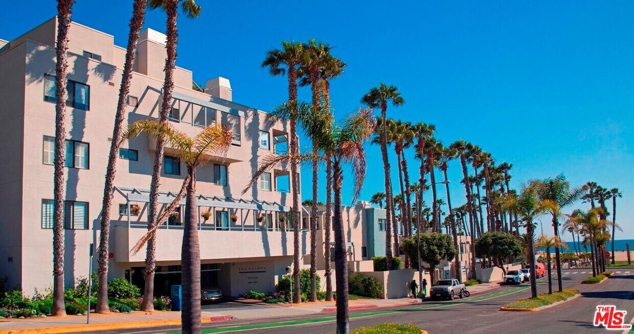 Primary Photo - 110 Ocean Park Blvd