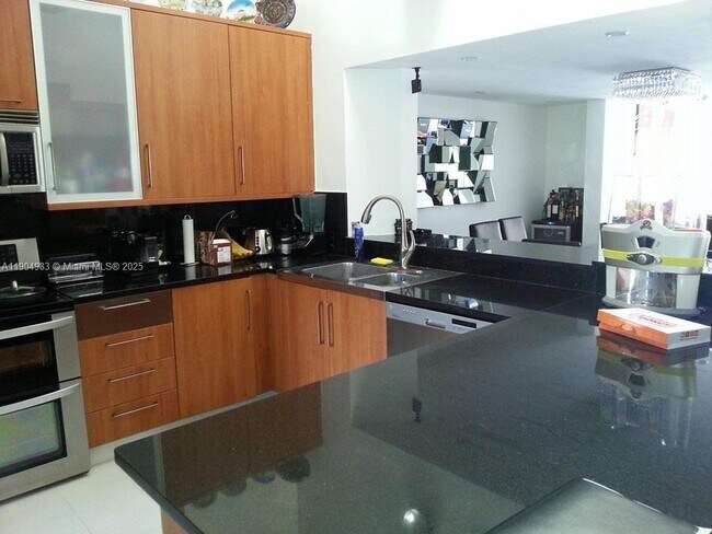 Foto del edificio - 546 NE 199th Ln