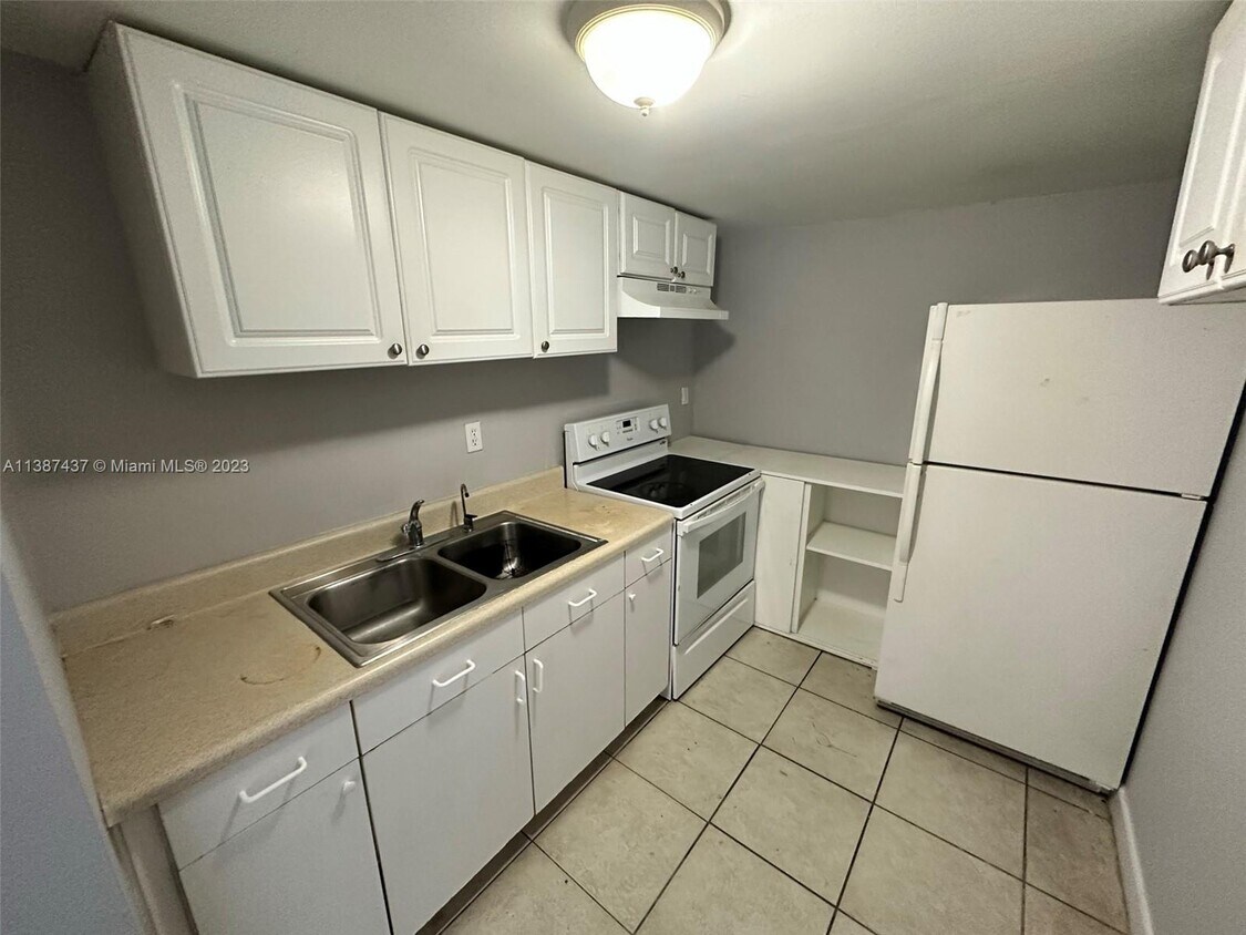 6950 W 6th Ave Unit 509, Hialeah, FL 33014 Condo for Rent in Hialeah