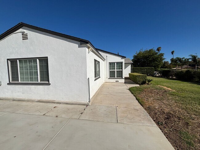 Foto del edificio - Upgraded 3 bedroom home!