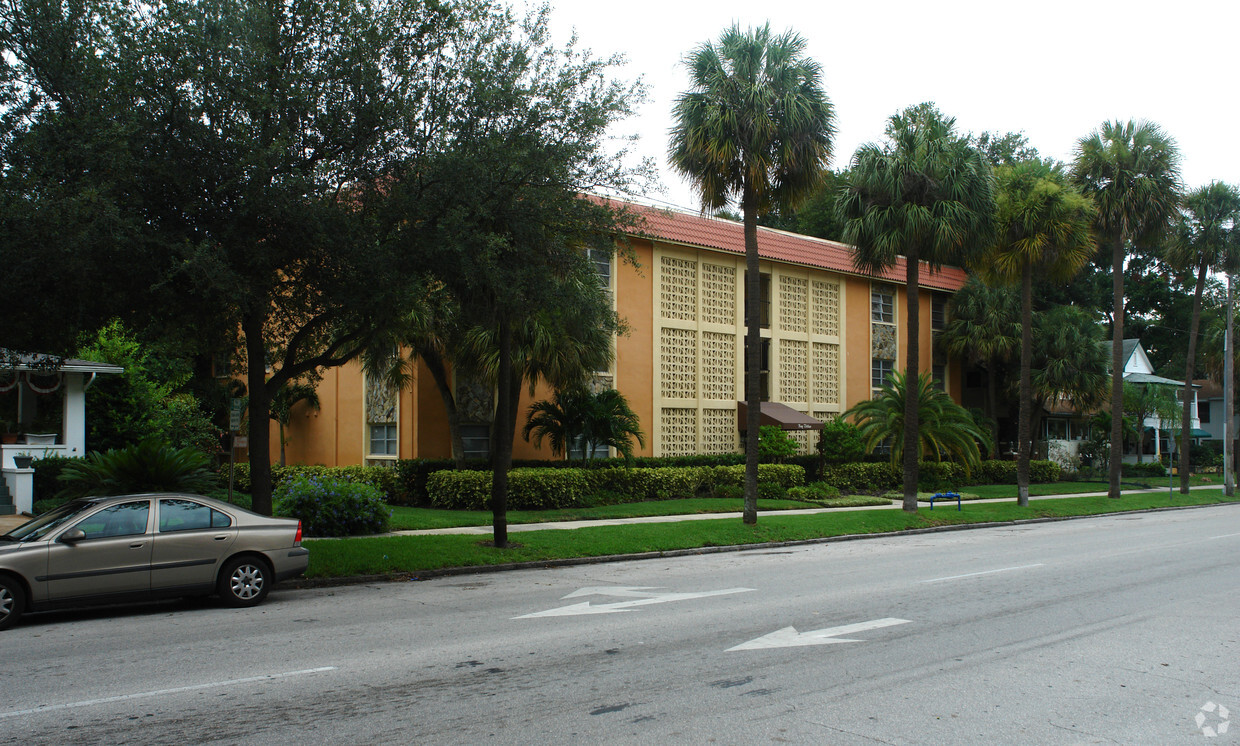 Building Photo - Bay Villa Condos