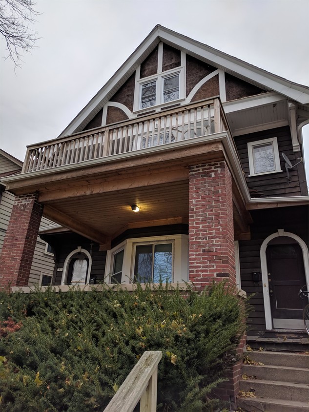 Building Photo - 1806 E Newberry Blvd