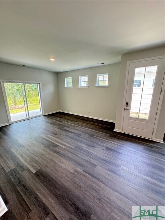 Foto del edificio - 187 Holloway Hl