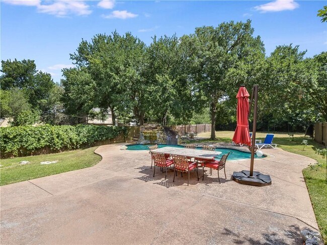 Foto del edificio - 7165 Ridge Oak Rd