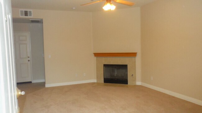 Foto del edificio - Charming 2 Bed/2 Bath Townhouse In Redlands!