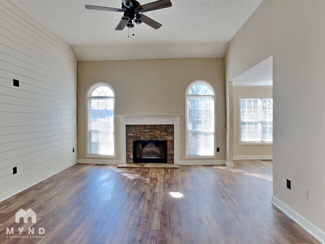 Foto del edificio - 328 John Gordon Pl