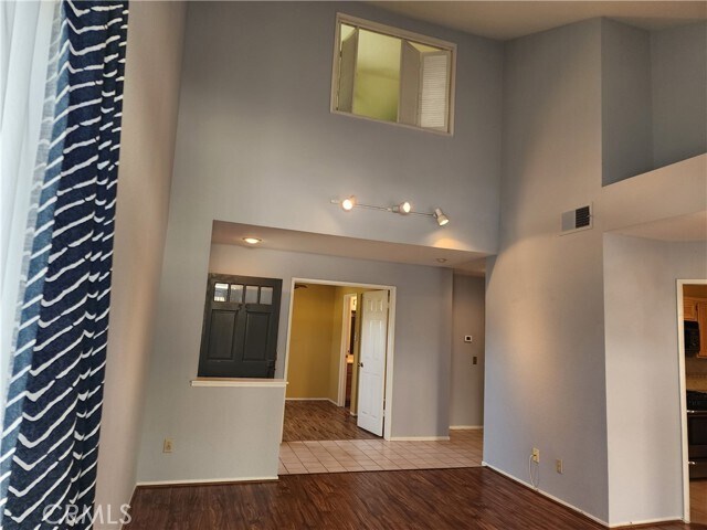 Foto del edificio - 7350 Greenhaven Ave