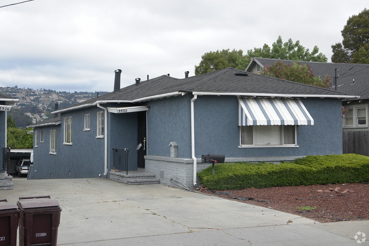 Primary Photo - 3920-3926 Lyon Ave