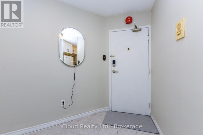 Photo du bâtiment - 2323 Confederation Pkwy