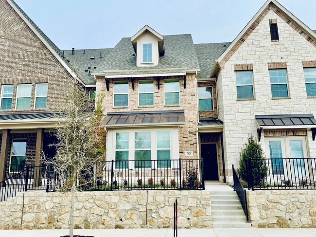 Building Photo - 7925 Bayside Dr