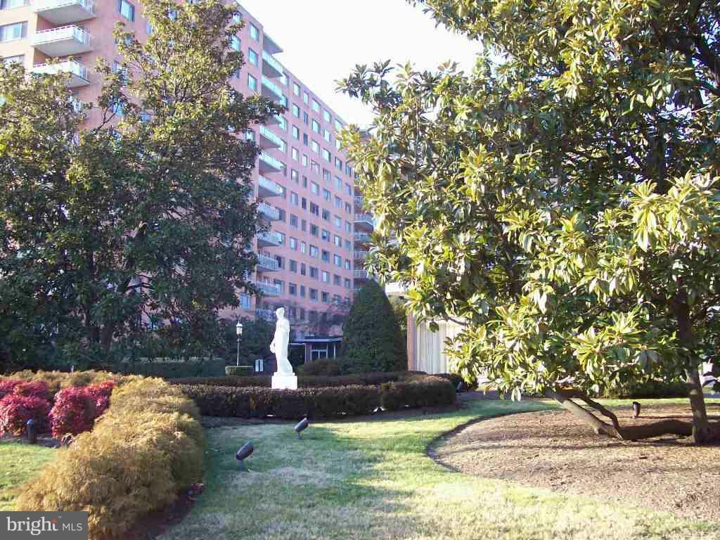 Primary Photo - 4201 Cathedral Ave NW