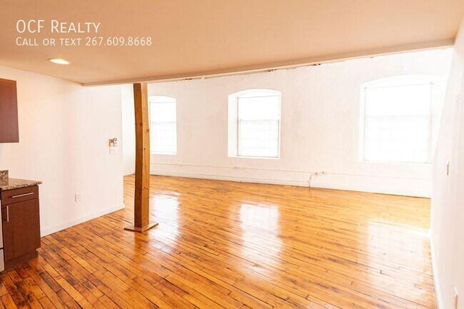 Building Photo - 4 Leverington Ave