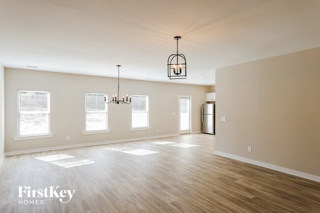 Building Photo - 165 Lakewood Ln