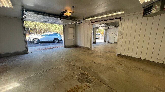 Building Photo - 64 Crown Point Rd