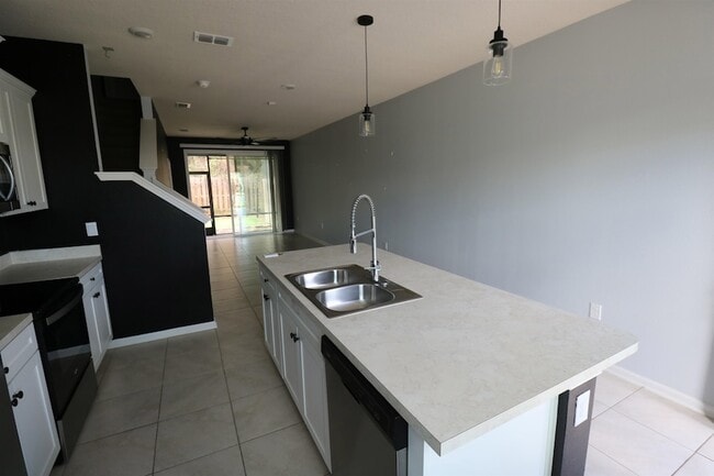 Foto del edificio - 172 Whispering Brk Dr