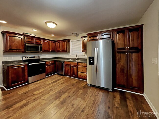 Foto del edificio - 703 Maple Ct