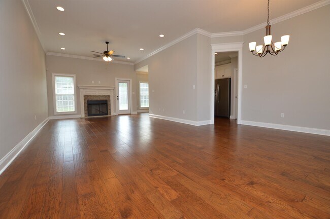Building Photo - 4468 Kenilworth Cir