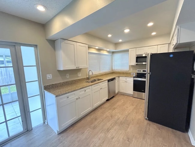 Foto del edificio - 503 Hillside Ct
