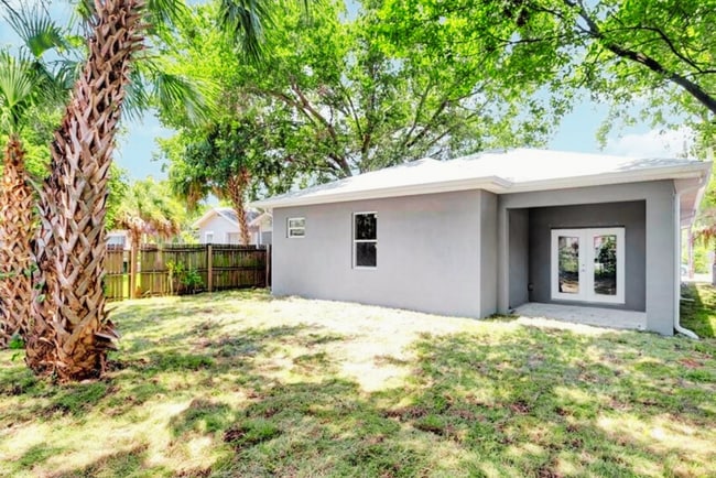 Building Photo - 2403 Mallory Ave