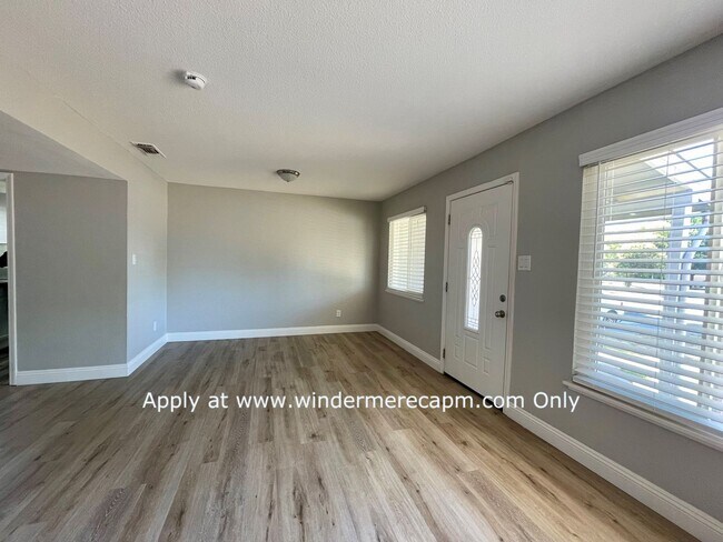 Foto del edificio - Modern 3 Bdrm 2 Full Bath Home with Den – ...