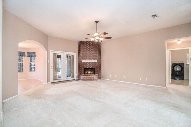 Foto del edificio - Beautifully crafted 3-2-2 in Keller ISD!