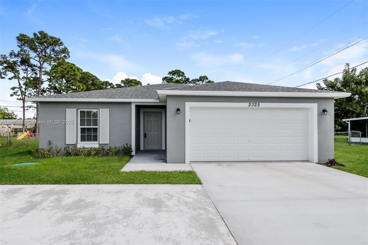 Foto principal - 2325 SE Berkshire Blvd