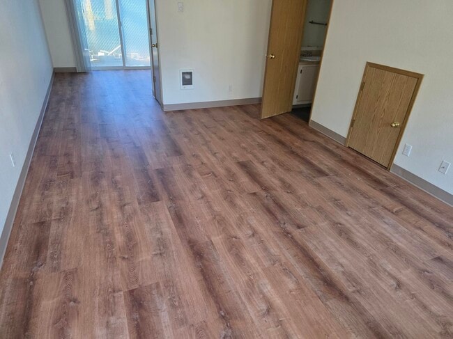 Foto del edificio - 4792 Lancaster Dr NE